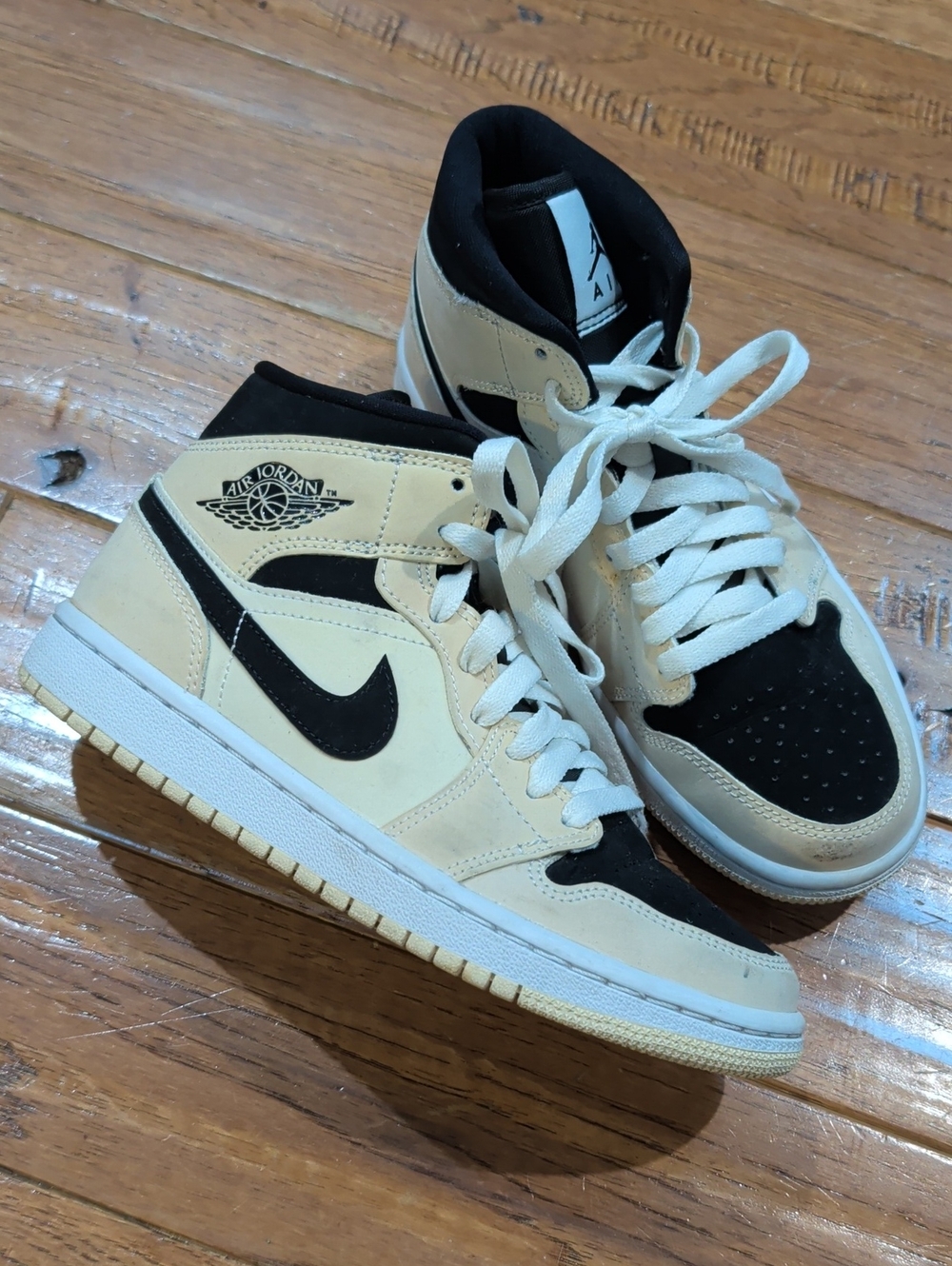 Nike Air Jordan 1 Mid Sneakers BQ6472-800 Guave Ice
